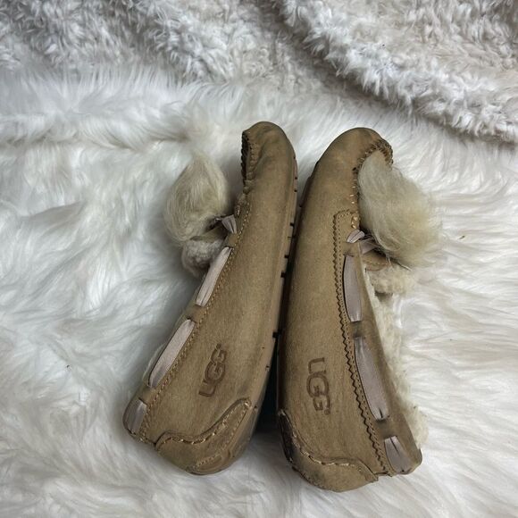 UGG Australia Dakota Pom Moccasins khaki size 9. - Picture 6 of 10